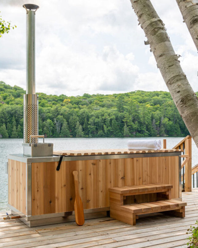 SAUNA EVOLUTION® Outdoor Red Cedar Wooden Hot Tub