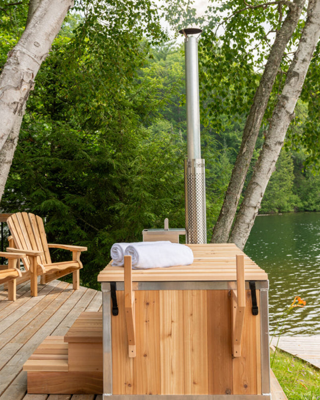 SAUNA EVOLUTION® Outdoor Red Cedar Wooden Hot Tub